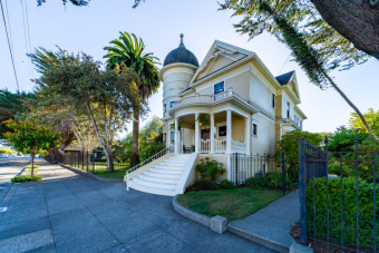 Beach Home For Sale in Eureka, California