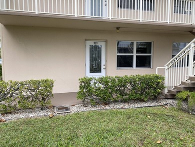 Beach Condo For Sale in West Palm Beach, Florida