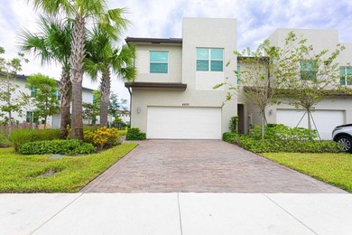 Beach Townhome/Townhouse For Sale in Lake Worth, Florida