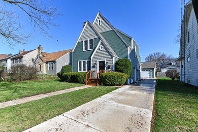 Beach Home For Sale in Kenosha, Wisconsin