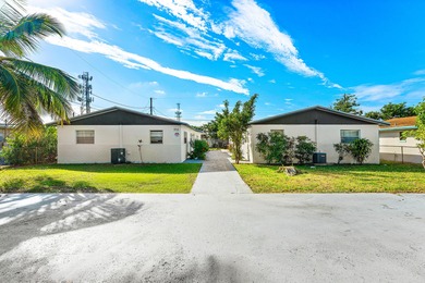 Beach Townhome/Townhouse For Sale in Lake Worth Beach, Florida
