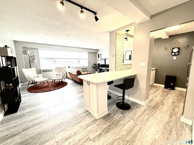 Beach Condo Active Under Contract in New London, Connecticut