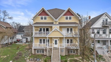 Beach Condo For Sale in Milwaukee, Wisconsin