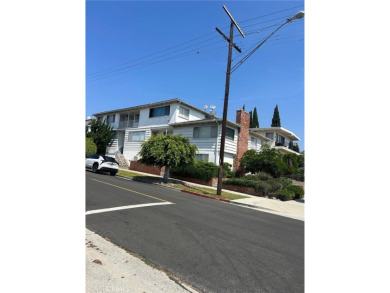 Beach Townhome/Townhouse Active Under Contract in San Pedro, California