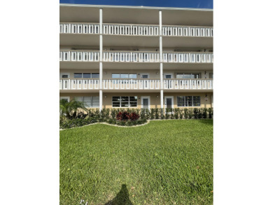 Beach Condo For Sale in West Palm Beach, Florida