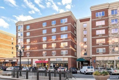 Beach Condo For Sale in Edgewater, New Jersey