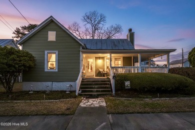 Beach Home For Sale in Oriental, North Carolina