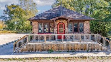 Beach Commercial Active Under Contract in Gladstone, Michigan