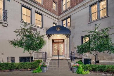 Beach Condo For Sale in Detroit, Michigan