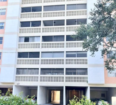 Beach Condo For Sale in Lauderhill, Florida