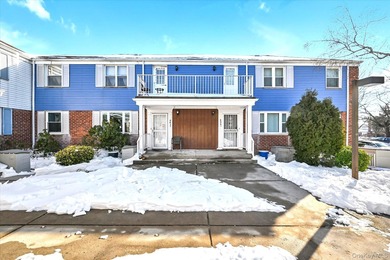 Beach Condo For Sale in Bayside, New York