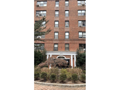 Beach Home For Sale in Forest Hills, New York