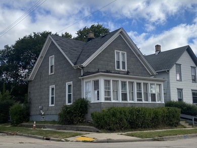 Beach Home For Sale in Racine, Wisconsin
