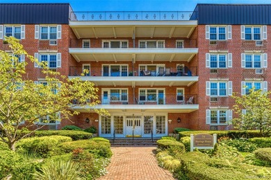 Beach Home Sale Pending in Freeport, New York