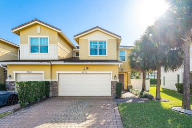Beach Townhome/Townhouse For Sale in Deerfield Beach, Florida