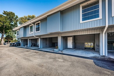 Beach Townhome/Townhouse Sale Pending in Tarpon Springs, Florida