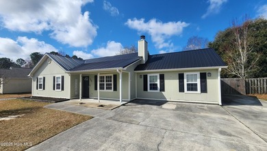 Beach Home For Sale in Hubert, North Carolina