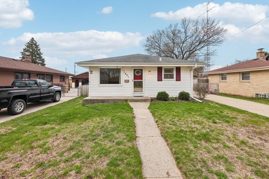Beach Home For Sale in Kenosha, Wisconsin