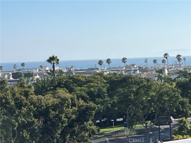 Beach Condo For Sale in Newport Beach, California