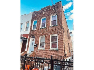 Beach Townhome/Townhouse Sale Pending in East Elmhurst, New York