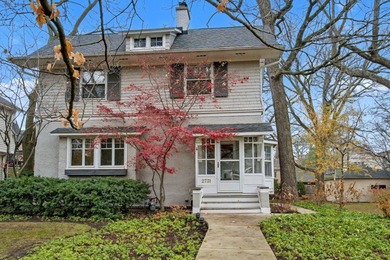 Beach Home For Sale in Evanston, Illinois