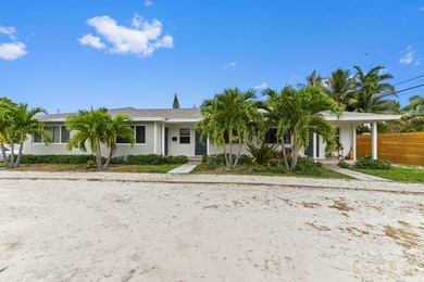 Beach Townhome/Townhouse For Sale in Lake Worth Beach, Florida