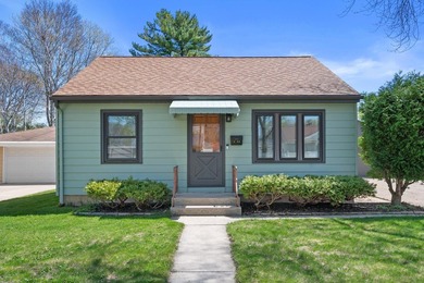 Beach Home For Sale in Milwaukee, Wisconsin