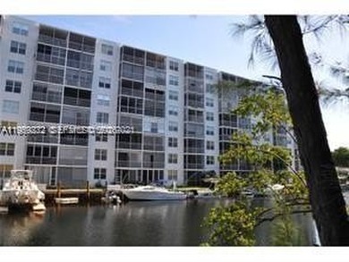 Beach Condo For Sale in North Miami Beach, Florida