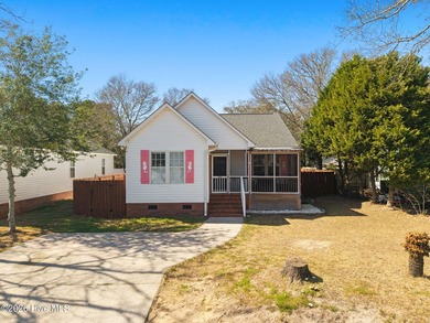 Beach Home For Sale in Oak Island, North Carolina