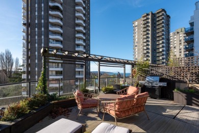 Beach Condo For Sale in Vancouver, 