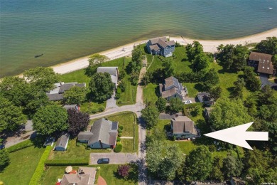 Beach Home For Sale in Laurel, New York