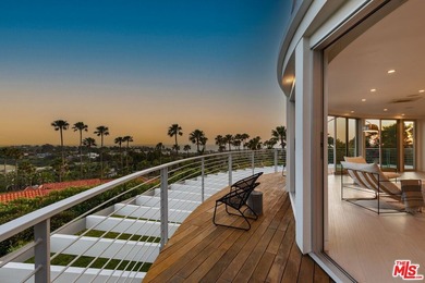 Beach Home For Sale in Malibu, California