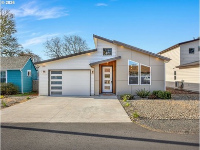 Beach Home For Sale in Long Beach, Washington