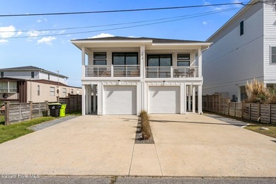 Beach Townhome/Townhouse For Sale in Carolina Beach, North Carolina