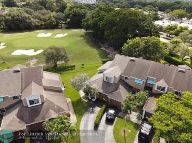 Beach Townhome/Townhouse For Sale in Tamarac, Florida