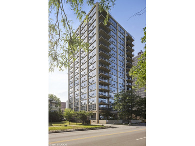 Beach Condo For Sale in Chicago, Illinois