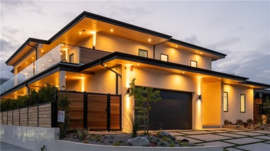 Beach Home For Sale in Manhattan Beach, California