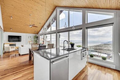 Beach Home For Sale in Petite-Rivière-Saint-FrançOis, Quebec