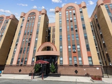 Beach Condo For Sale in Long Beach, New York