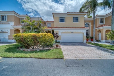 Beach Townhome/Townhouse Sale Pending in Miami, Florida