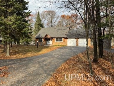 Beach Home For Sale in Gladstone, Michigan