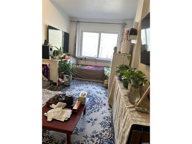 Beach Townhome/Townhouse For Sale in Flushing, New York