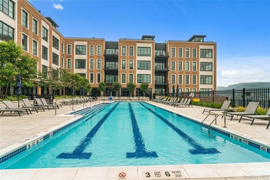 Beach Condo For Sale in Glen Cove, New York