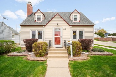 Beach Home For Sale in South Milwaukee, Wisconsin