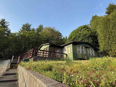 Beach Home For Sale in Smith River, California