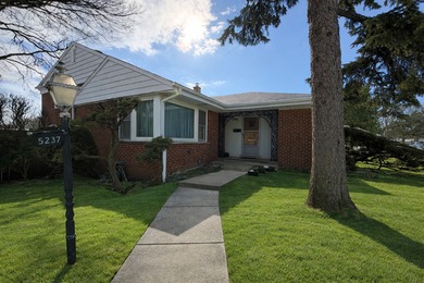 Beach Home For Sale in Skokie, Illinois