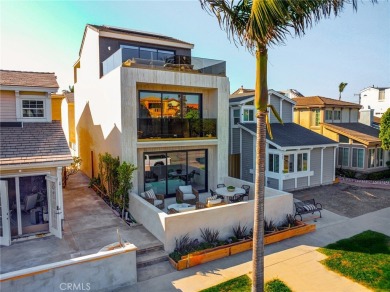 Beach Home For Sale in Huntington Beach, California
