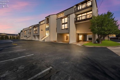 Beach Condo For Sale in Port Clinton, Ohio