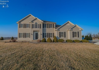 Beach Home Active Under Contract in Oak Harbor, Ohio