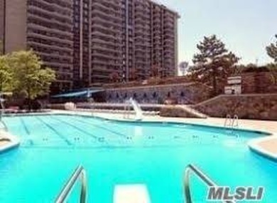 Beach Condo For Sale in Bayside, New York